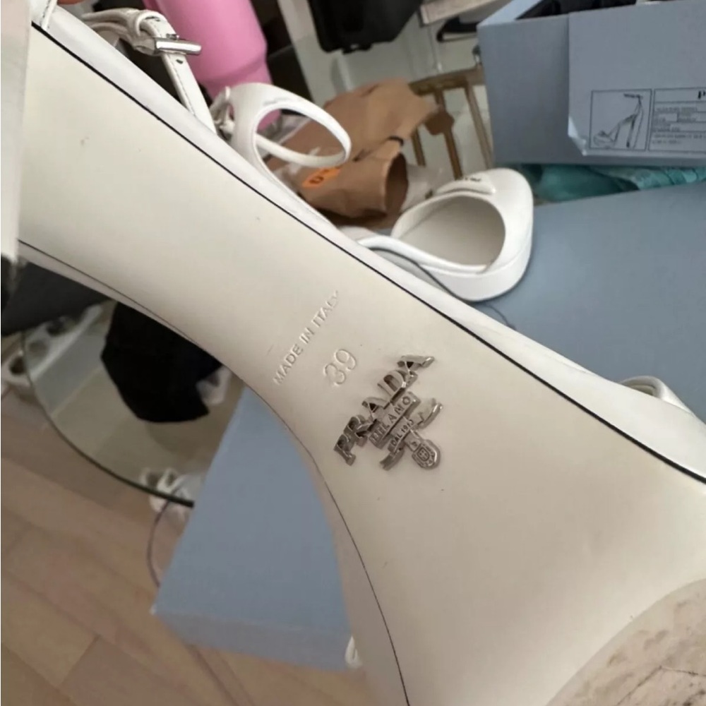 Prada pumps - Picture 4 of 5